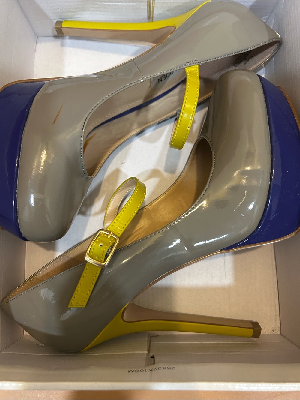 Steve Madden Gray Blue Yellow Patent Platform Mary Jane Heels